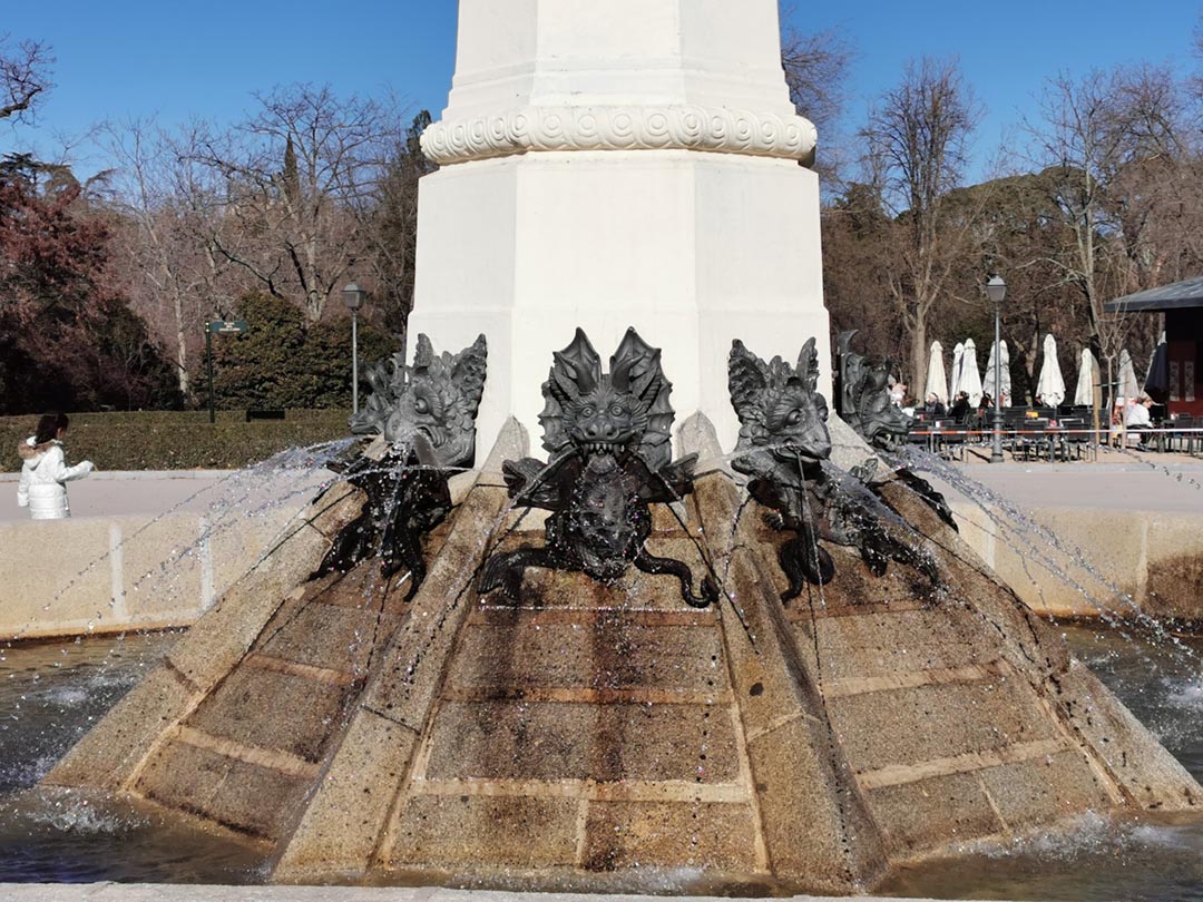 The Fallen Angel Statue gallery image 3