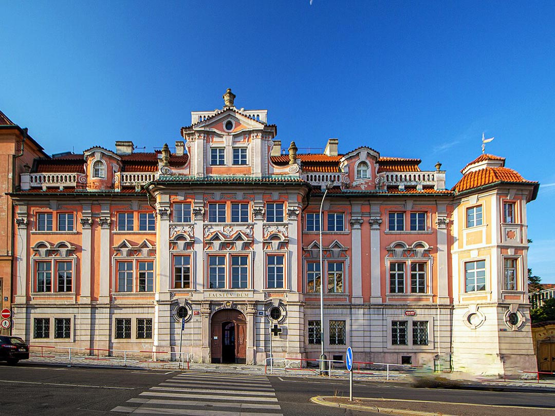 Faust House