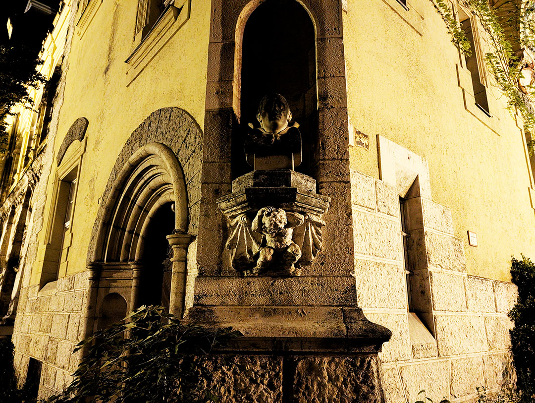 Béla Lugosi Bust at Vajdahunyad Castle gallery image 2