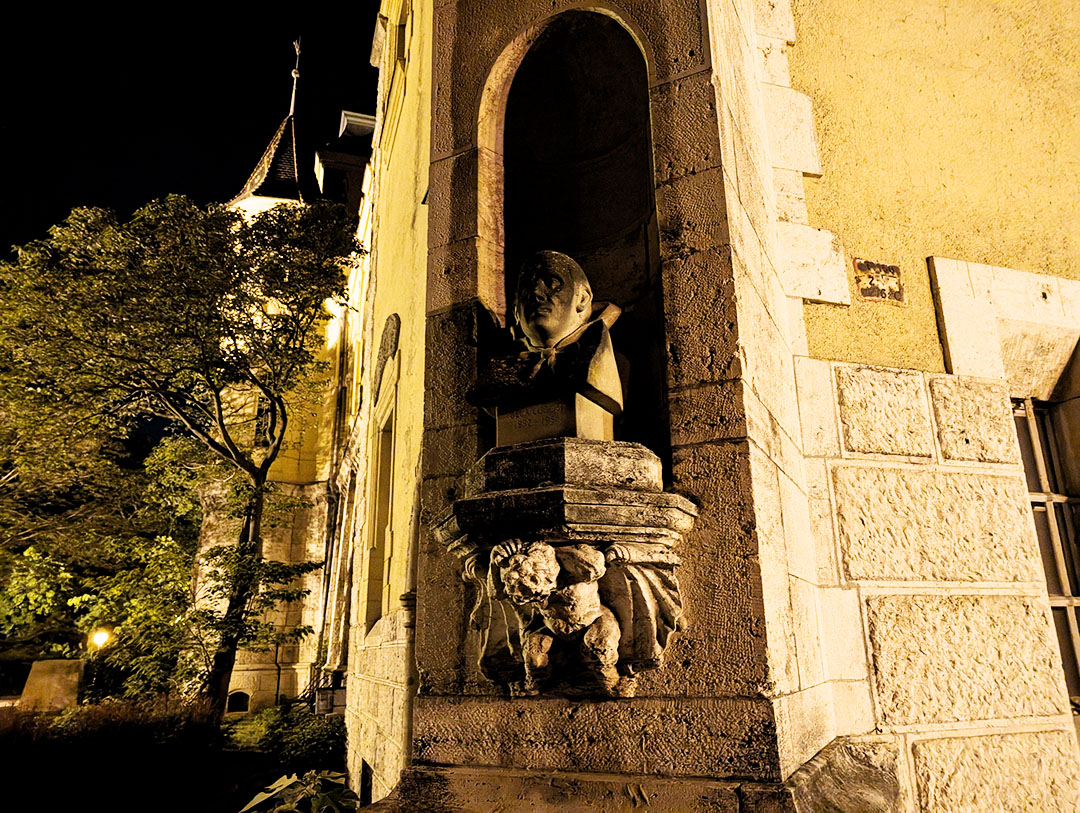 Béla Lugosi Bust at Vajdahunyad Castle gallery image 3