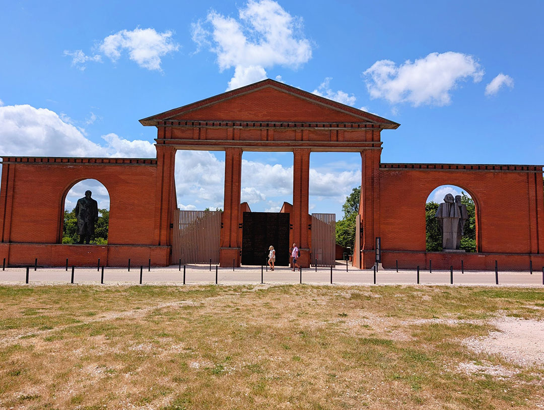 Memento Park – Statues from the Communist Dictatorship gallery image 1