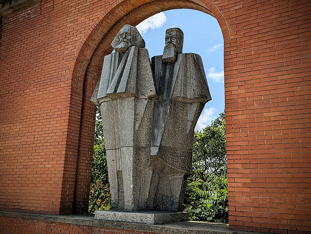 Memento Park – Statues from the Communist Dictatorship gallery image 2