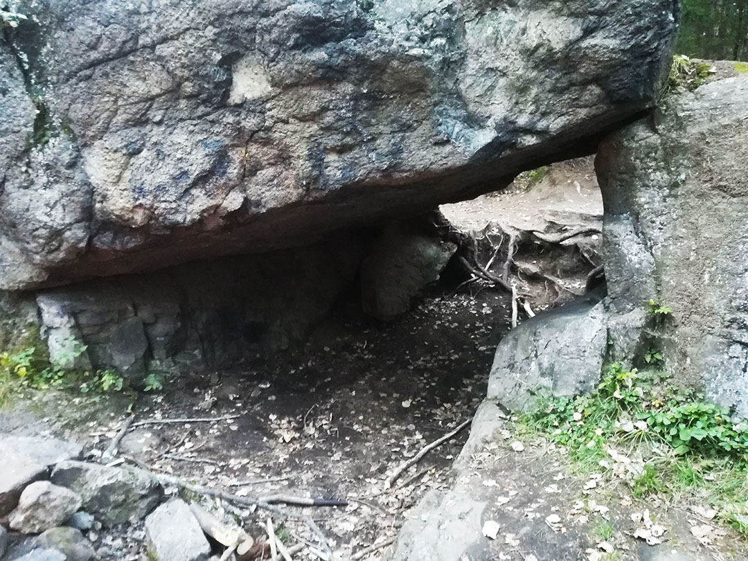 Master Thief Ole Høiland's Cave