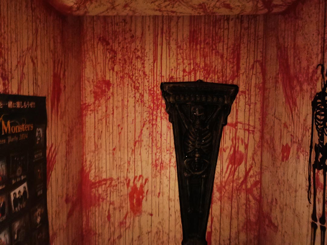 Vampire Café gallery image 6